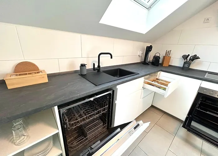 Apartment Perfekt Für 6! Küche Parkplätze Flughafen